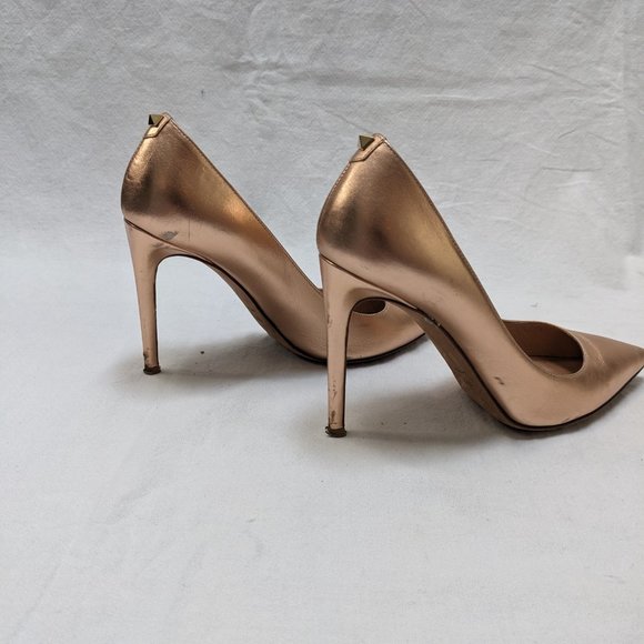 Valentino Metallic Rose Gold Rockstud Leather Pumps Shoes Size 37 US 7 - Picture 2 of 9